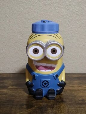Cute Universal Studios Exclusive Despicable Me Minions Souvenir Sippy Cup/Bottle